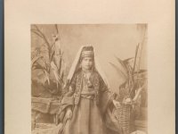 Kat-Nr. 610  Kat-Nr. 610- Photobestand Vasel, Beschriftung Photo: 635. Jeune Femme de Bethlehem [.] Bonfils, Beschriftung Vasel: Palästina: Frau aus Bethlehem.